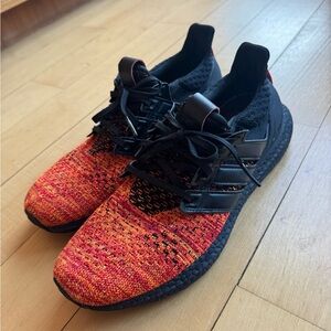 Men's Game of Thrones x adidas
UltraBoost 4.0 House Targaryen Dragons